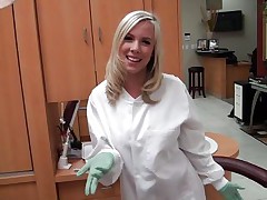 Hawt blonde dentist starts getting her clothes off then goes on her knees and starts to suck a dick. What will this attractive chick do next? And in what ways shall that babe receive fucked? Will that babe be fucked on the floor?